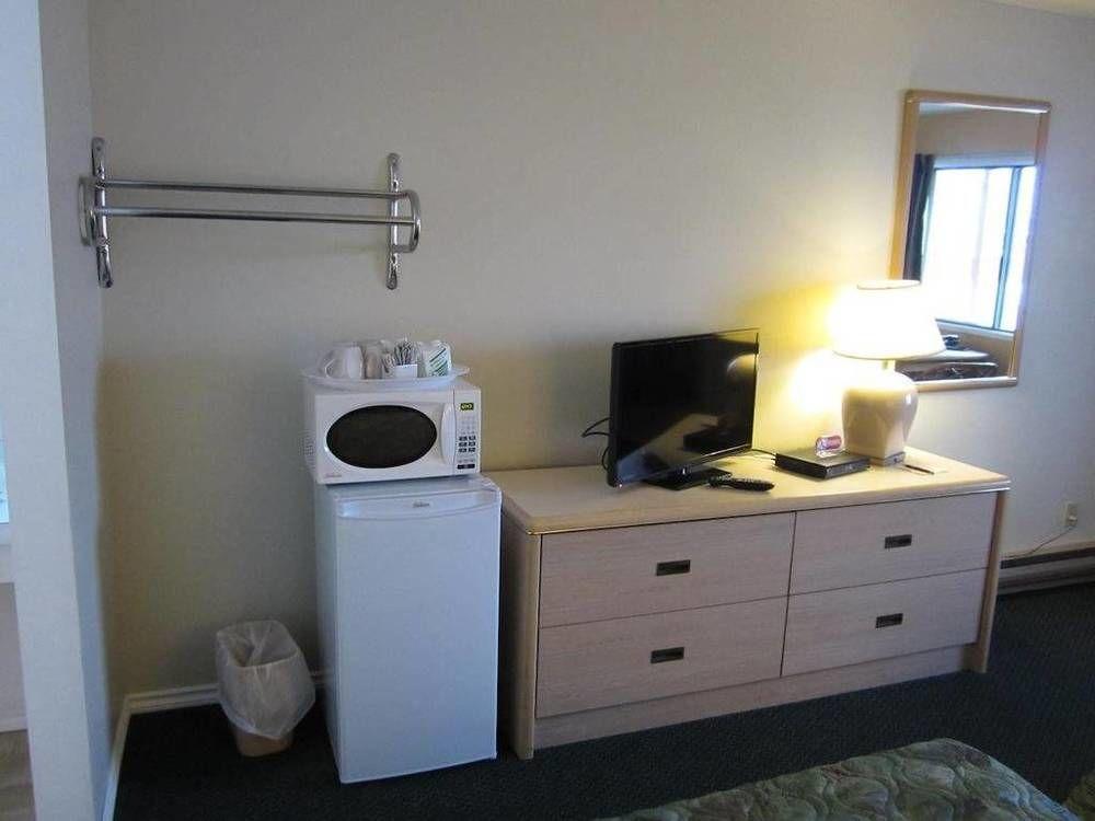 Westwood Motel 100 Mile House 외부 사진