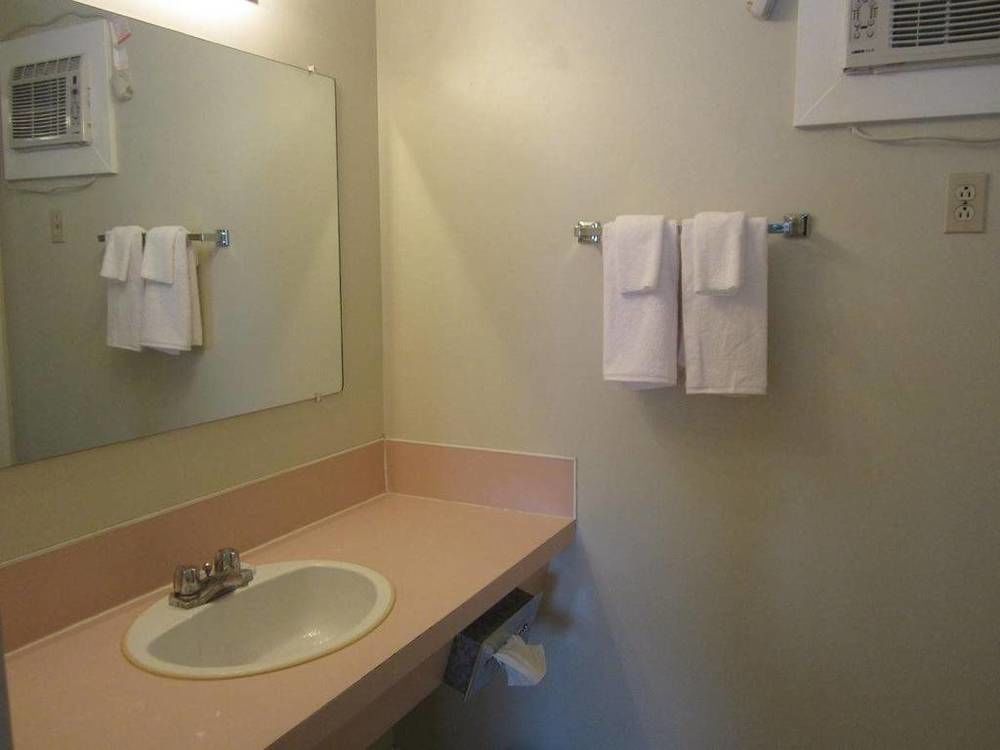 Westwood Motel 100 Mile House 외부 사진