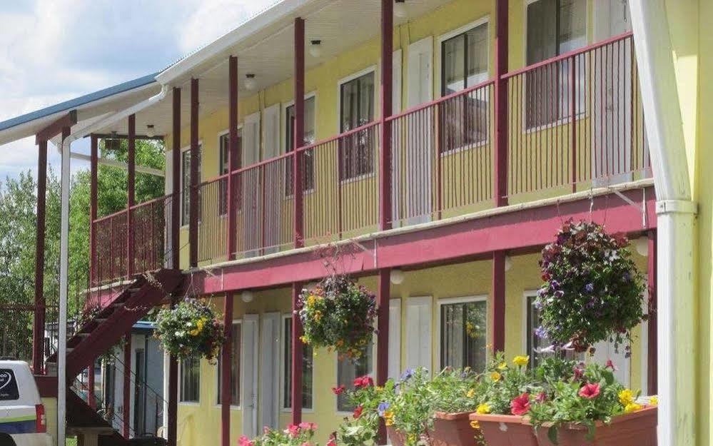 Westwood Motel 100 Mile House 외부 사진
