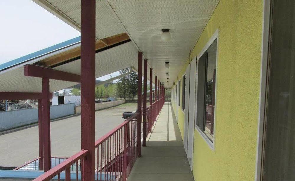 Westwood Motel 100 Mile House 외부 사진