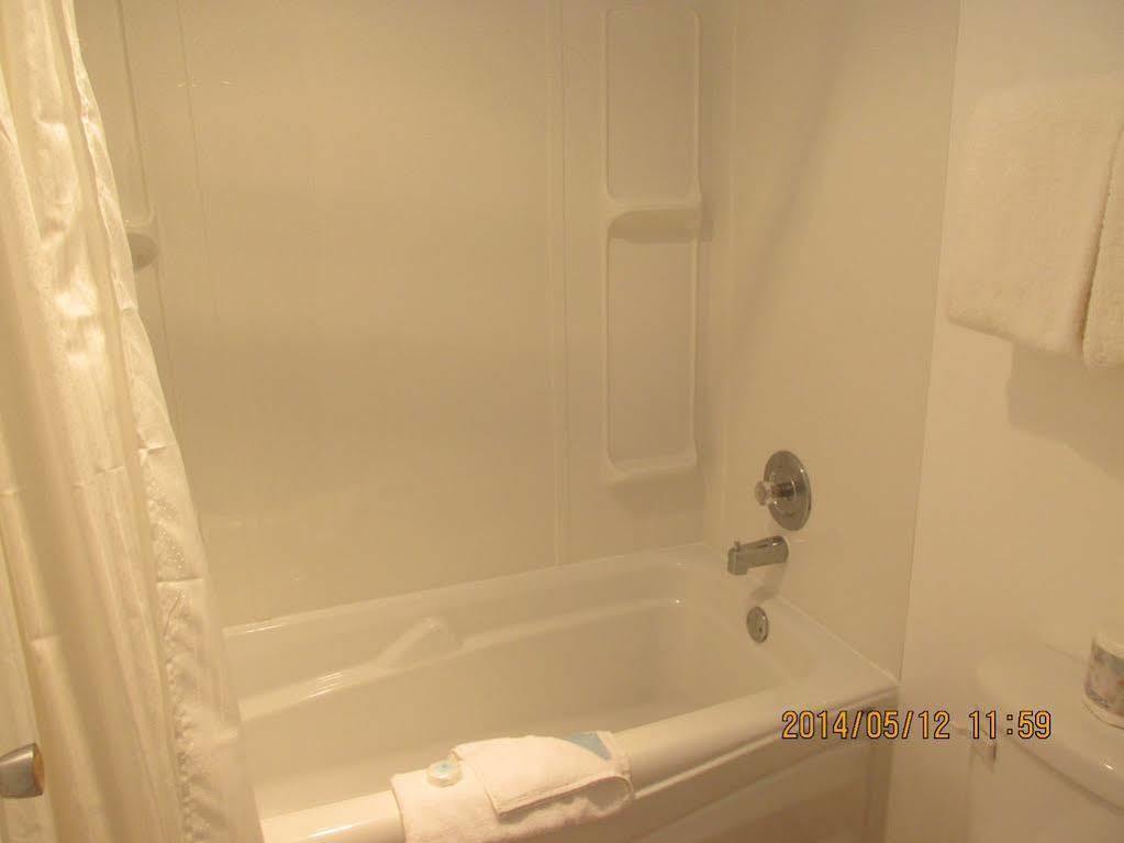 Westwood Motel 100 Mile House 외부 사진