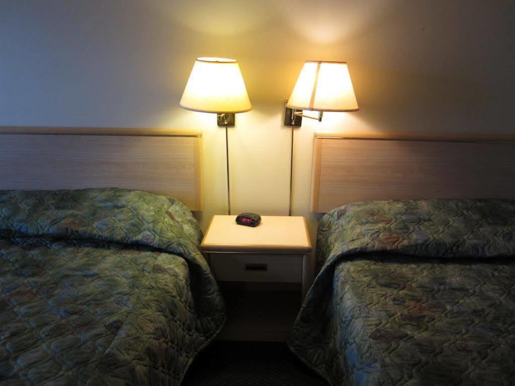 Westwood Motel 100 Mile House 외부 사진