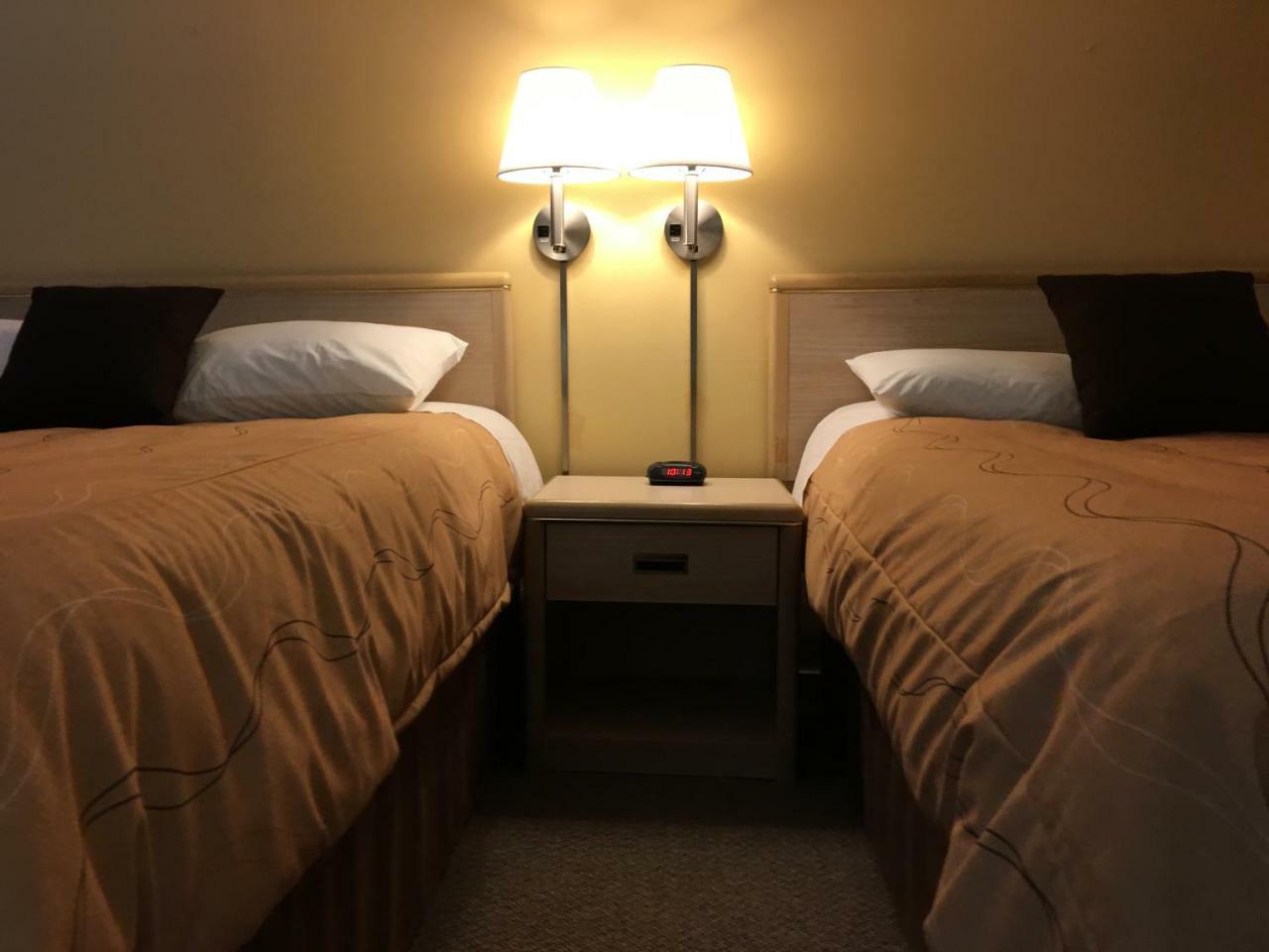 Westwood Motel 100 Mile House 외부 사진