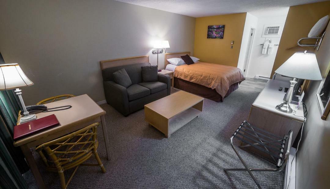 Westwood Motel 100 Mile House 외부 사진